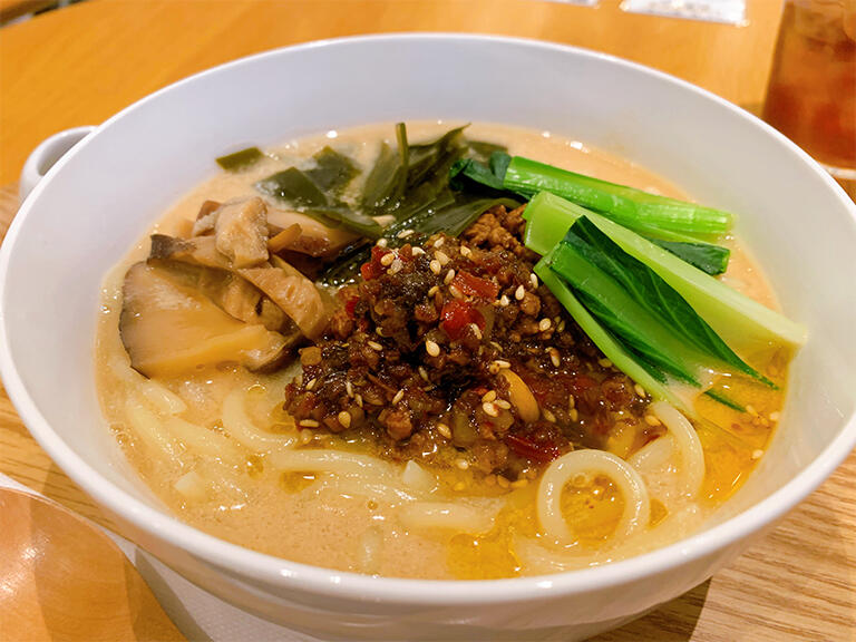 だしやトッピングに「ぶんこのこんぶ」を使用した「ヴィーガンラーメン」