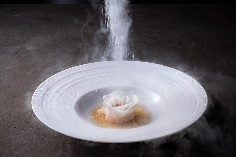 メインダイニング「the RESTAURANT」では、群馬の食文化をベースにしたフレンチを食べることができる